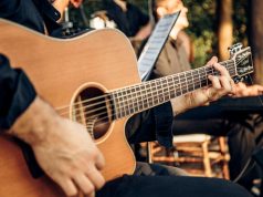Gitara – jak wybrać idealny instrument na początek?
