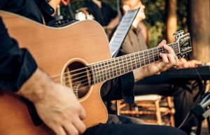 Gitara – jak wybrać idealny instrument na początek?