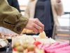 Catering na przyjęcie w domu – jak zaplanować menu bez stresu?